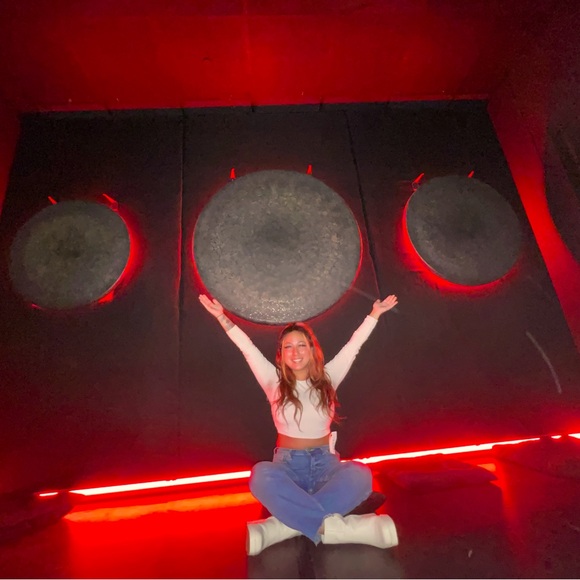 Meet your Posher, Michelle - Picture 1 of 2